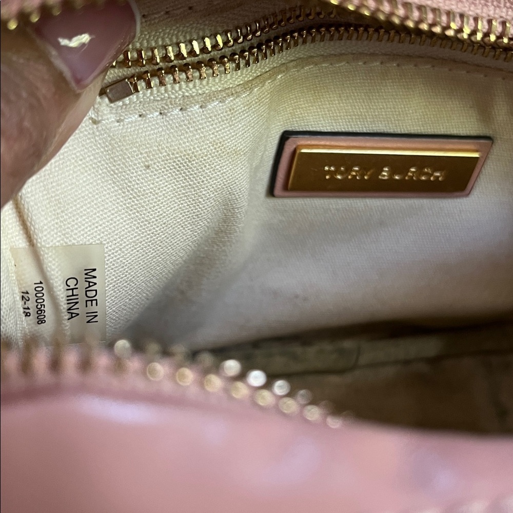 Tory Burch Kira Chevron Camera Bag - Picture 10 of 14